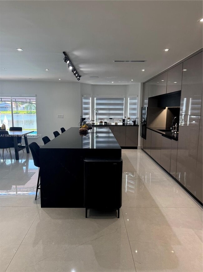 Building Photo - 4943 SW 33rd Way