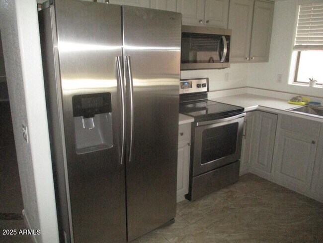 Building Photo - 549 W Villa Maria Dr