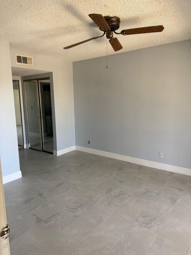 Building Photo - 1560 SE Royal Green Cir