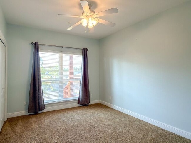 Building Photo - 2572 Gulf Breeze Ave