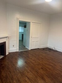 Building Photo - 4 bedroom house 2 bathrooms