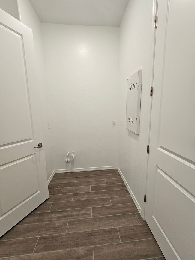 Building Photo - Wonderful new build with family fun amenities