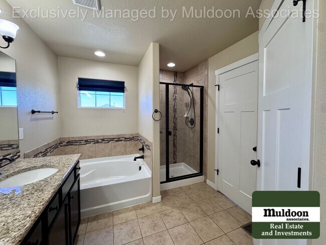 Building Photo - Spacious 5 Bedroom, 3.5 Bath Home with 3-Car Garage, and Pet-Friendly Living in 80925!