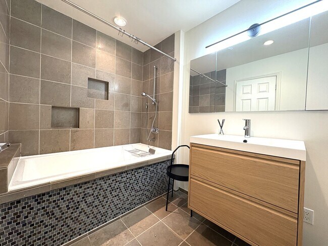Building Photo - Beautifully Updated 5-Bedroom Home coming ...
