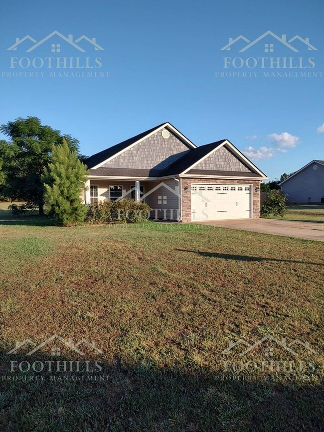 Building Photo - Your Next 3BR Home Awaits – Pets Welcome!