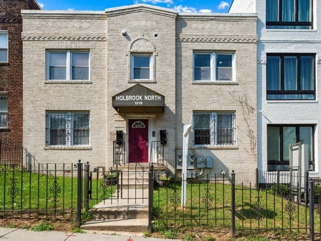 Building Photo - 1219 Holbrook Terrace NE
