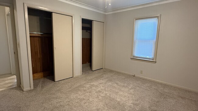 Building Photo - 702 Smith Ave