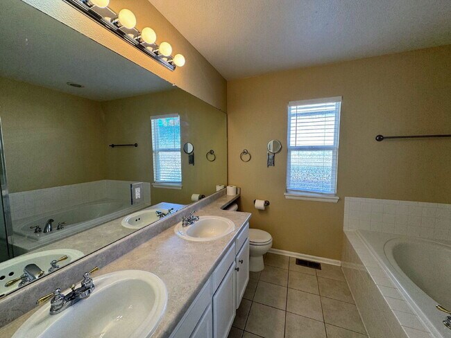 Building Photo - 4788 Laurelglen Ln