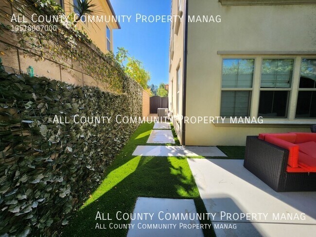 Building Photo - 43 Los Indios