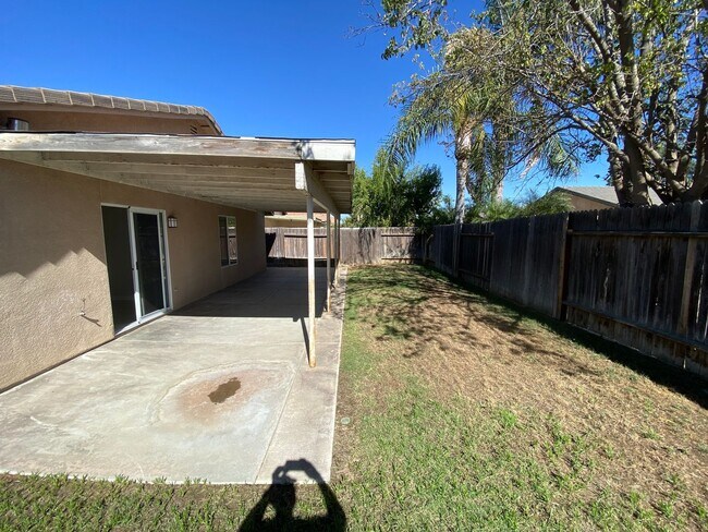 Building Photo - Adorable Home in NW Bakersfield