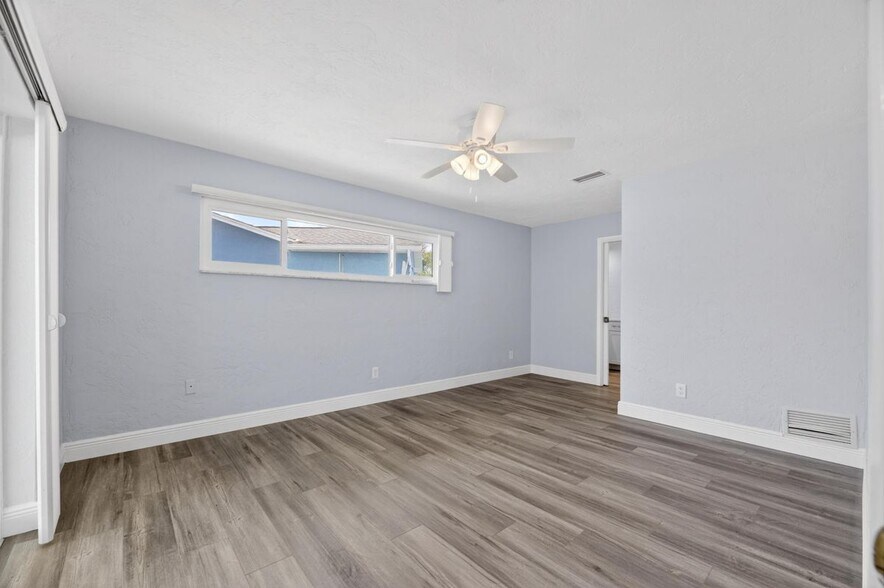 Building Photo - 6305 Cottonwood Ln