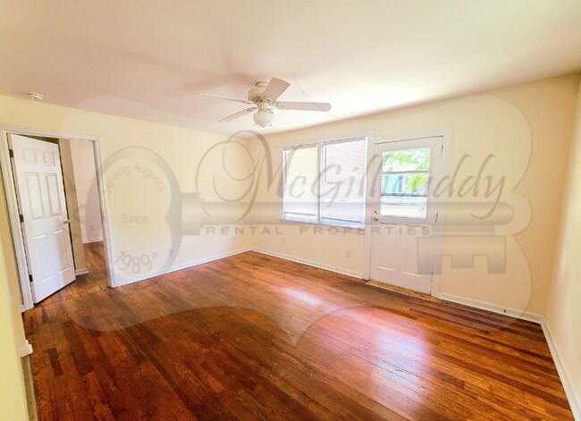Building Photo - 1202 Holden Dr