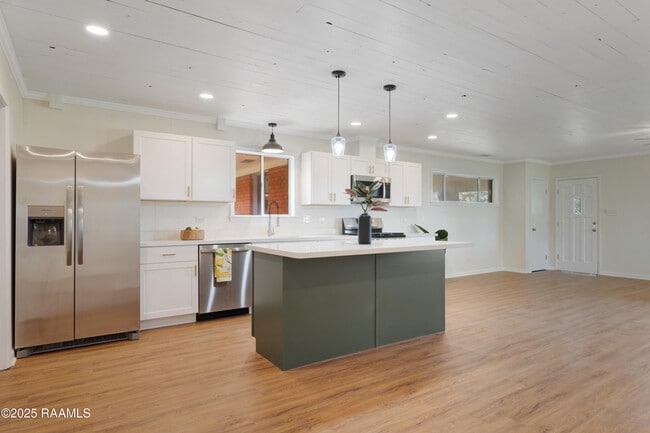 Building Photo - 17639 Pelican Rd