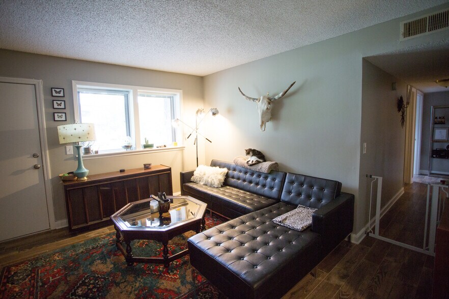 Building Photo - 2929 Selena Dr