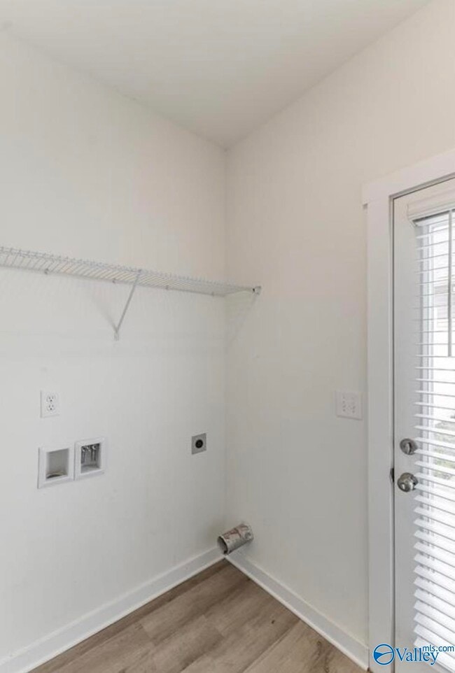 Building Photo - 418 Falls Pointe