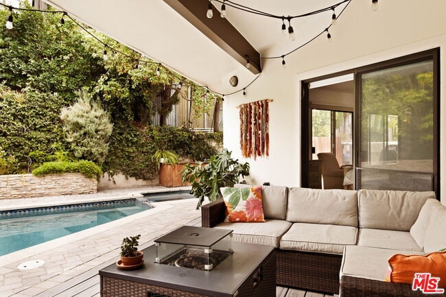 Building Photo - 303 Mavis Dr