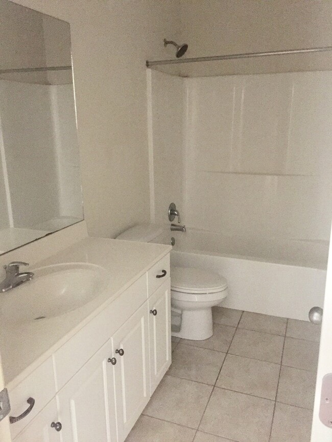 Building Photo - Fantastic cottage style home!