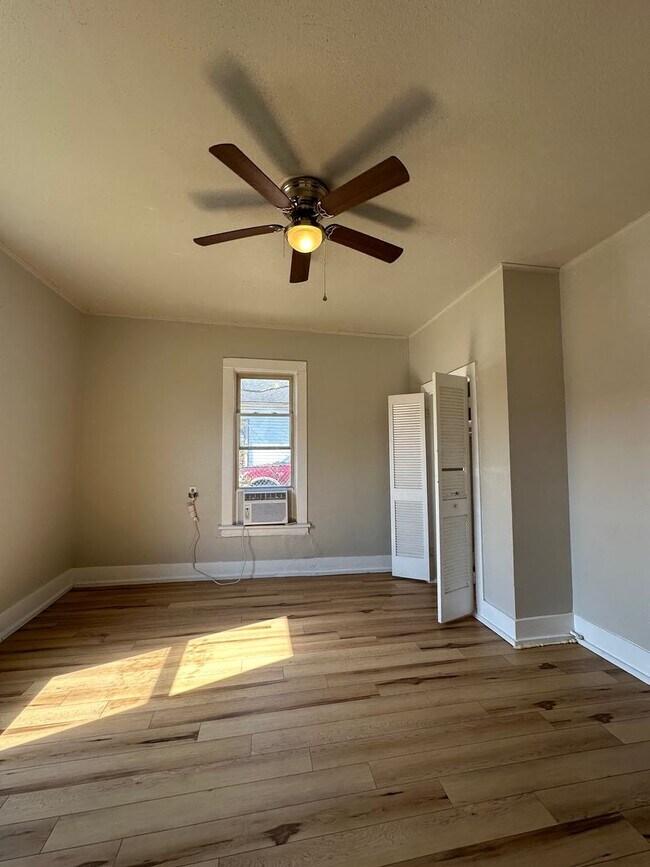 Building Photo - $1,100.00 MOVE-IN-SPECIAL