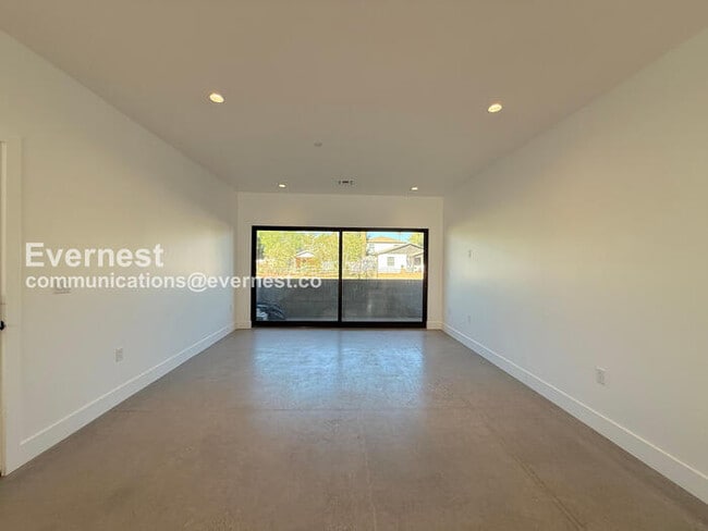 Building Photo - 1117 W Roosevelt St