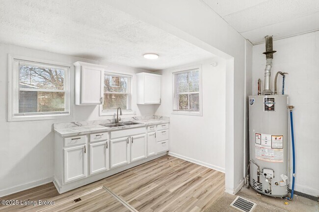 Building Photo - 2604 Hale Ave