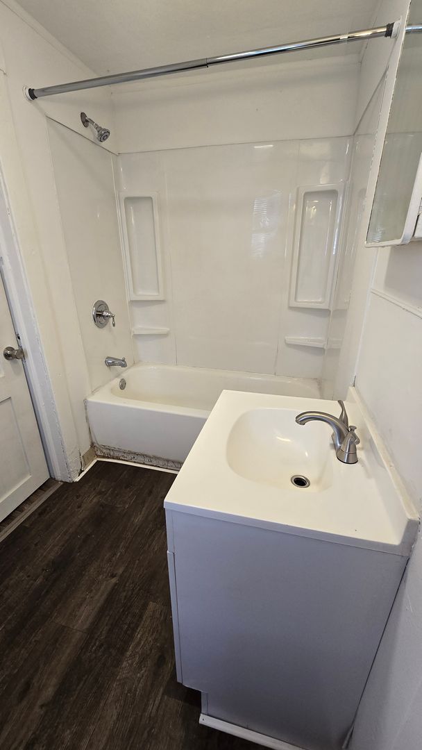 Building Photo - 2 Bed - 2 Bath Home, Muncie's North Side!