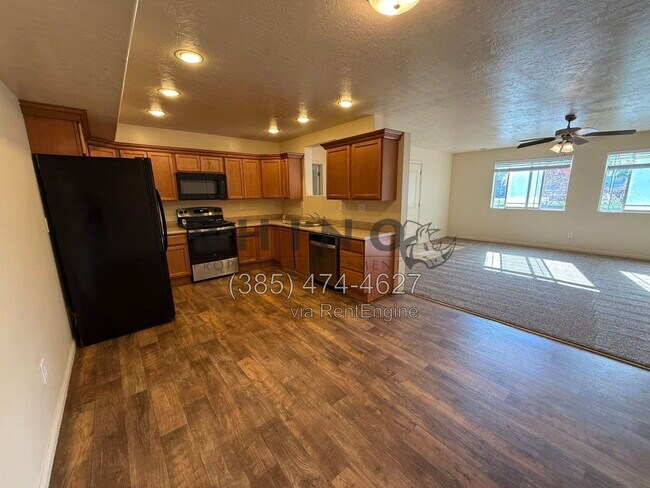 Building Photo - 6941 Village River Ln