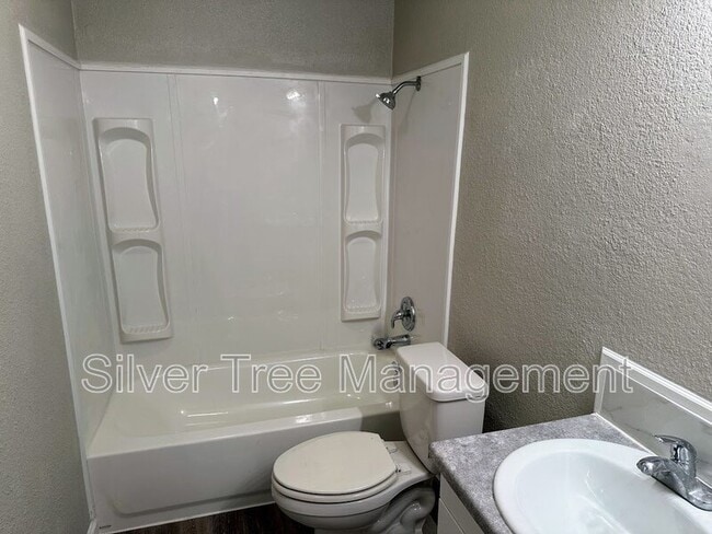 Building Photo - 1310 Meriwether Ave