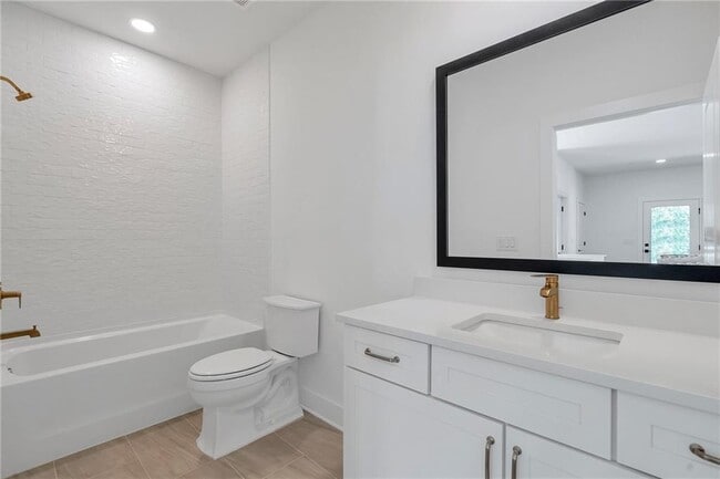 Building Photo - 2042 Juliette Ave