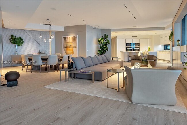 Building Photo - 18555 Collins Ave