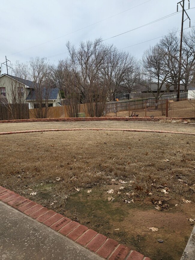 Building Photo - 604 Shadow Grove Ct