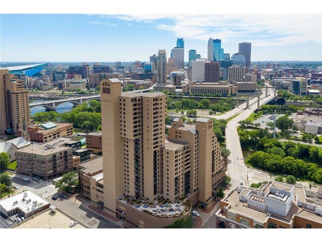 Building Photo - 20 NE 2nd St