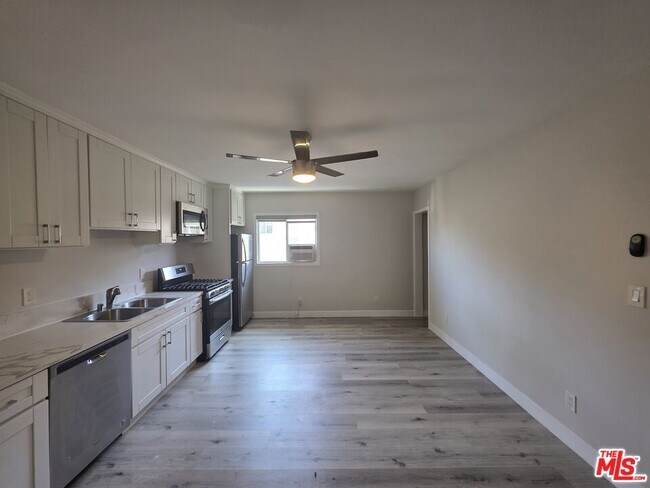 Building Photo - 1505 Cochran Ave