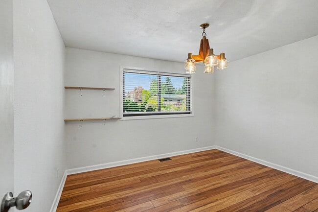 Building Photo - 4 bed, 2 bath single-level home in quiet West Salem neighborhood!