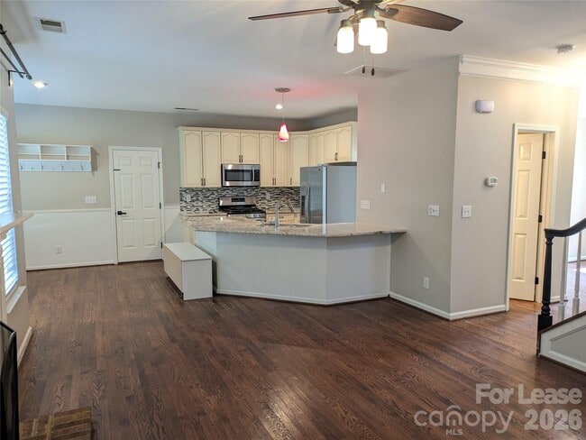 Building Photo - 279 Chandeleur Dr