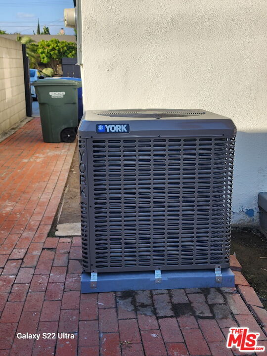 Building Photo - 15624 Gaymont Dr