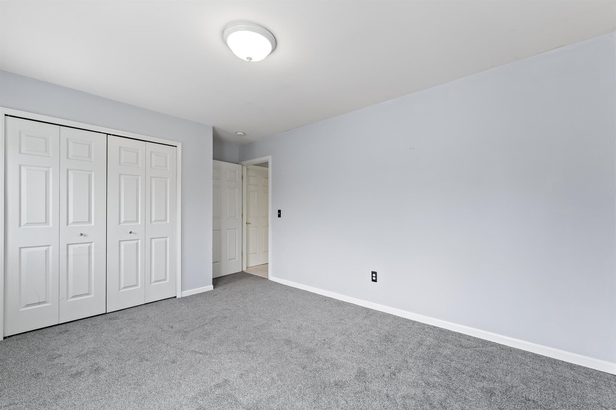 Building Photo - 512 W 12 Mile Rd