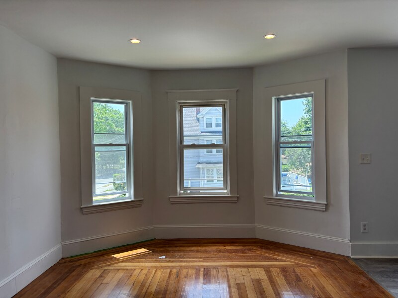 Building Photo - 131 Winslow Ave