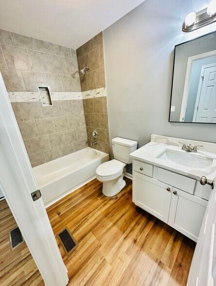 Bathroom 2 - 4916 Mecca St