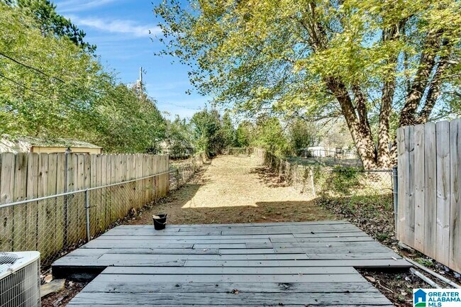 Building Photo - 5530 St James St