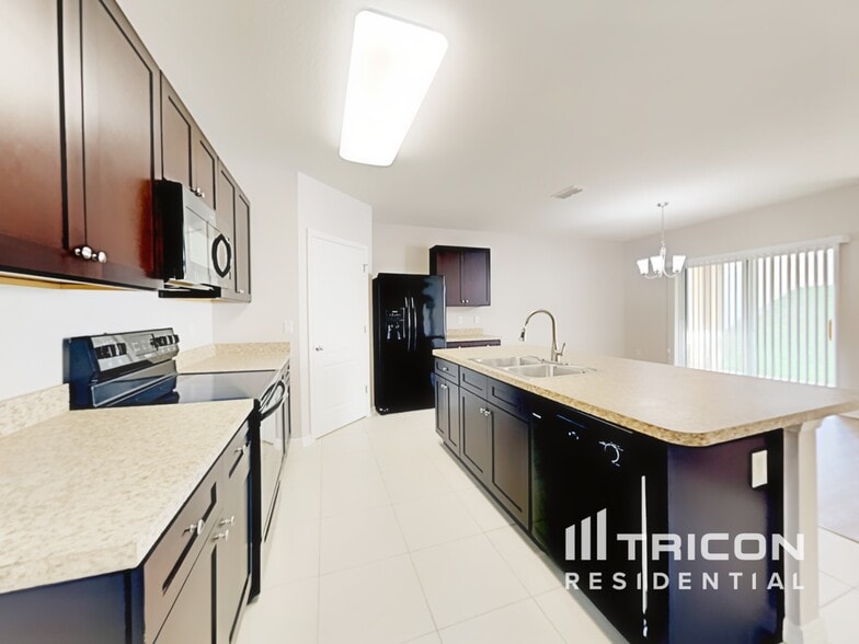 Building Photo - 2449 Valhalla Dr