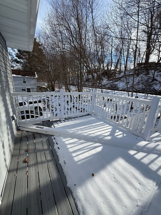 Building Photo - 1136 S Main St