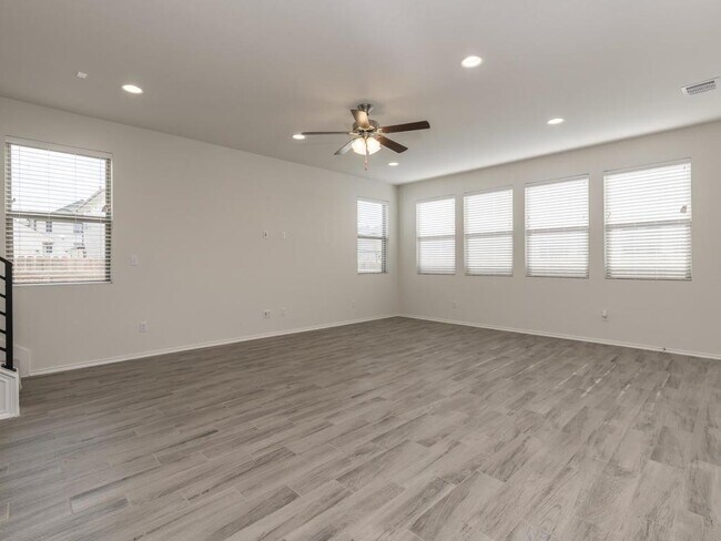 Building Photo - 9101 Garnet Dr