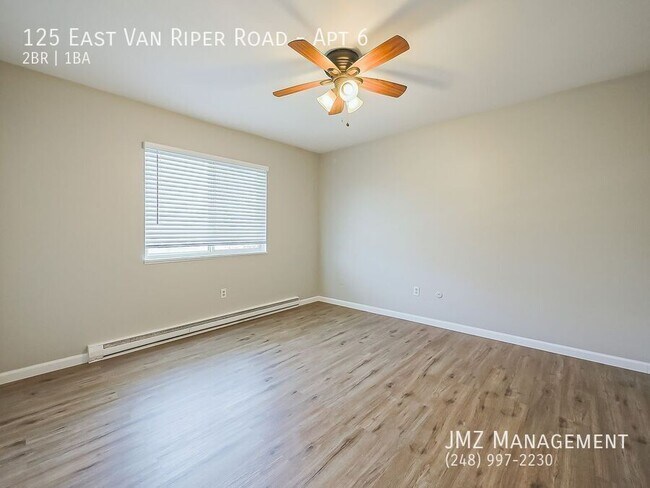 Building Photo - 125 E Van Riper Rd