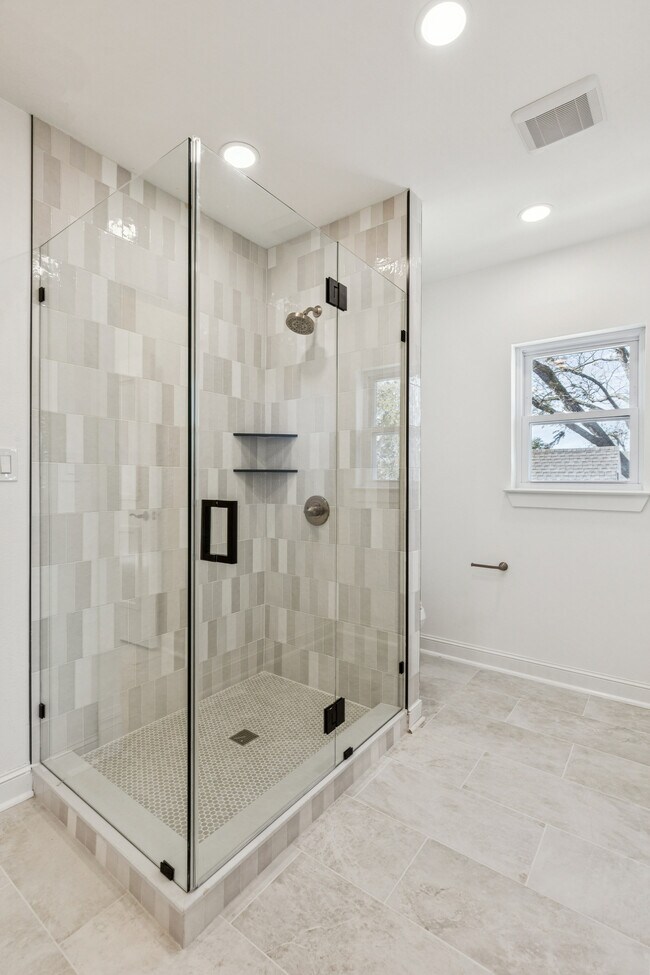 Building Photo - 6139 Belmont Ave