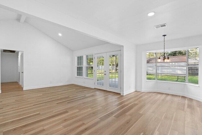 Building Photo - 18049 Martin Dr