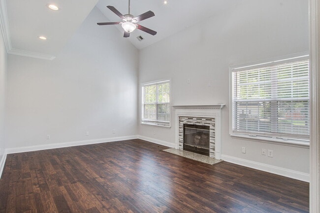 Building Photo - 207 N Pembroke Dr