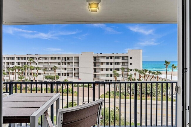 Building Photo - 525 N Ocean Blvd