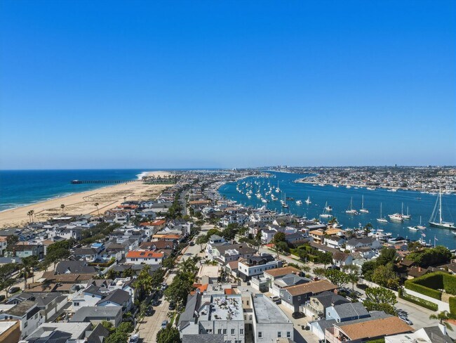 Building Photo - 1530 Miramar Dr