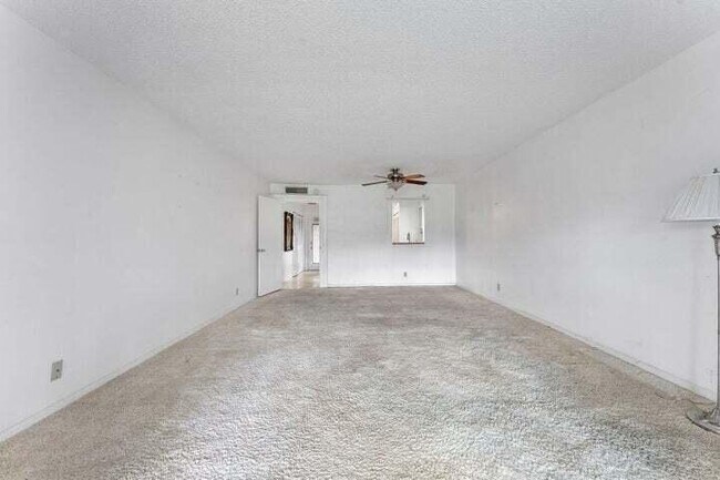 Building Photo - 370 NW 76th Ave