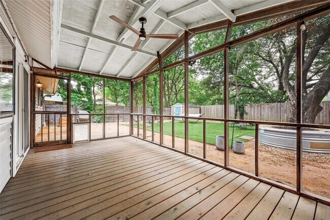 Building Photo - 307 Thistlewood Dr